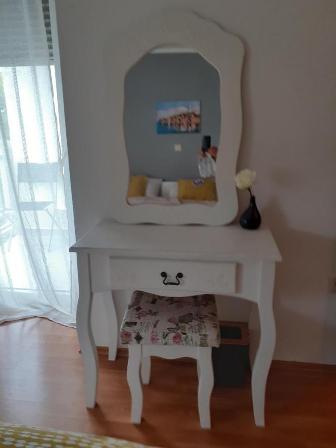 Lola Apartmani ロヴィニ エクステリア 写真