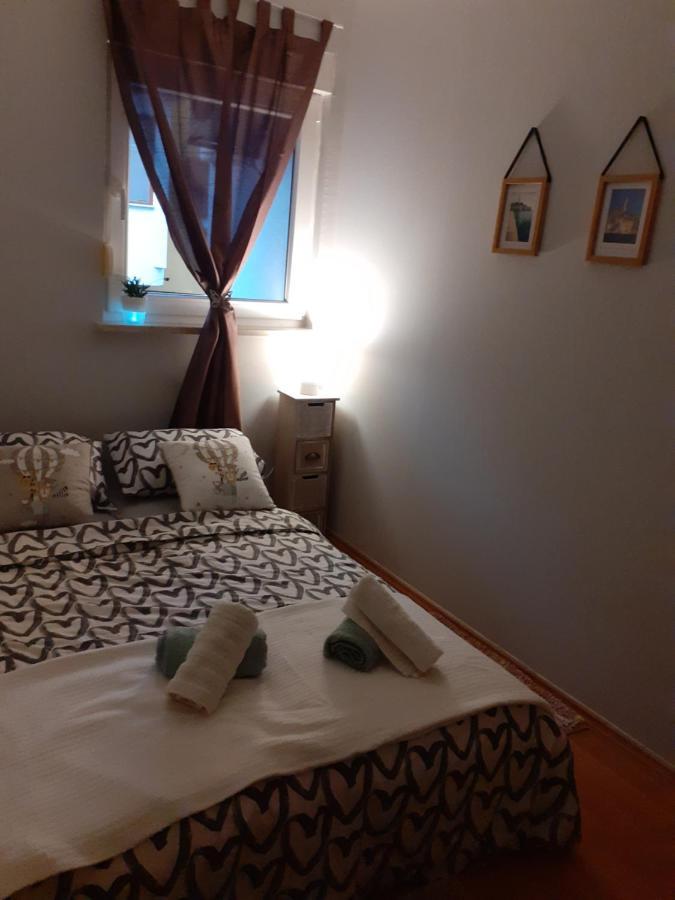 Lola Apartmani ロヴィニ エクステリア 写真
