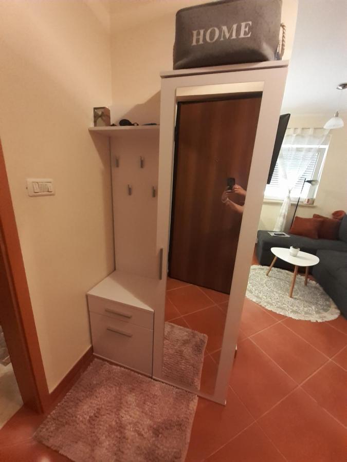 Lola Apartmani ロヴィニ エクステリア 写真