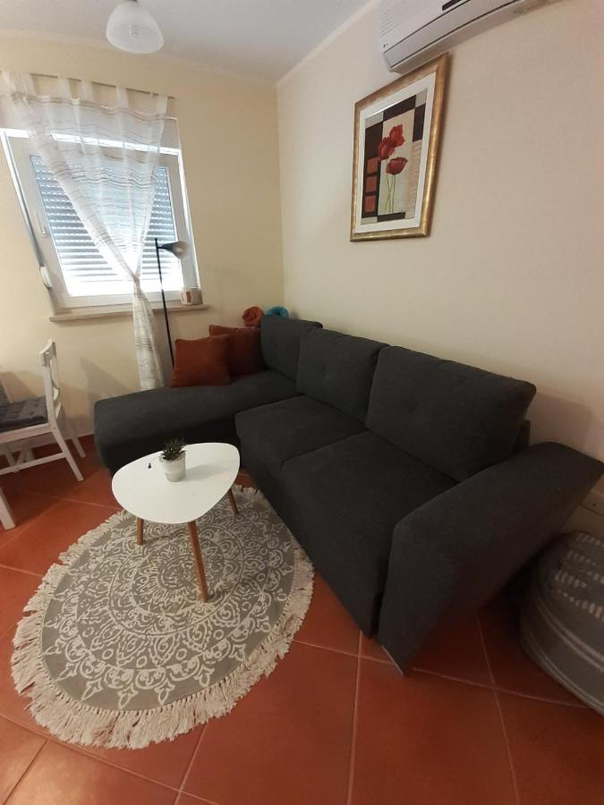 Lola Apartmani ロヴィニ エクステリア 写真