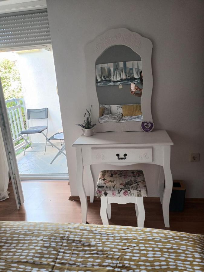 Lola Apartmani ロヴィニ エクステリア 写真
